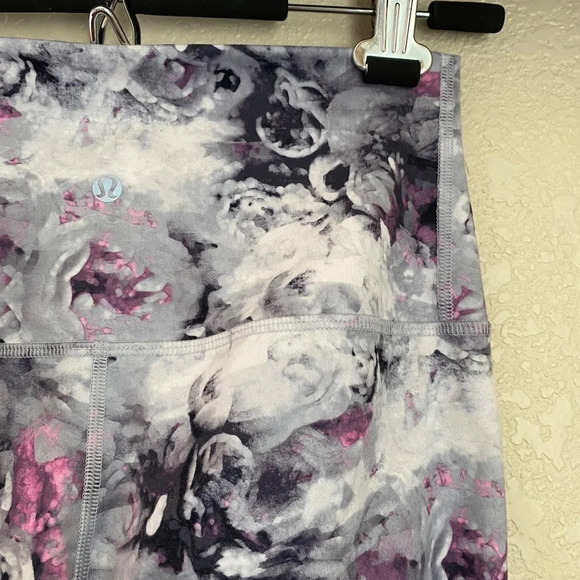Lululemon Wunder Under Crop II Floral - size 6‎ high rise - Picture 3 of 11